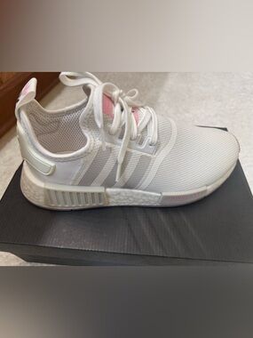 adidas NMD_R1 W GY2074 White Sneakers with Pink Trim details New 8.5